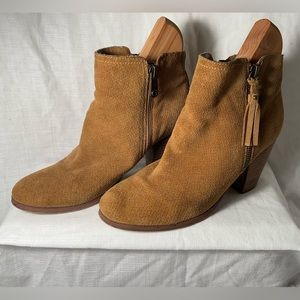 Guess Perforated Suede Leather Zip Stacked Heels Tan Booties, Sz 8